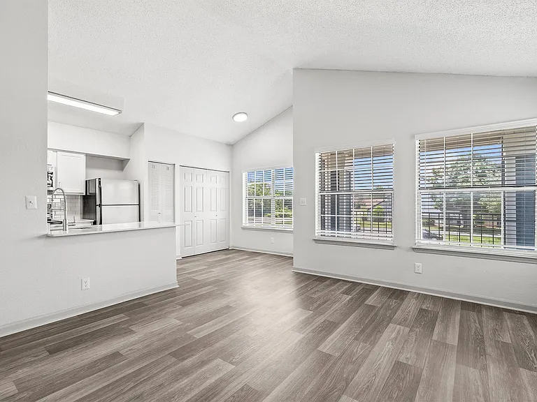 Summerlake Apartments — Photo 25