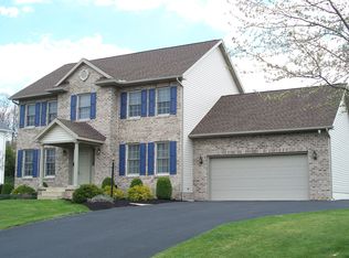 560 Fern Ln, Chambersburg, PA 17202