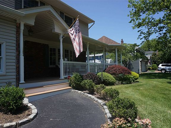 3rd image of 17 Breton Ave
