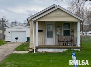 2256 E Grandview Ave, Grandview, IL 62702