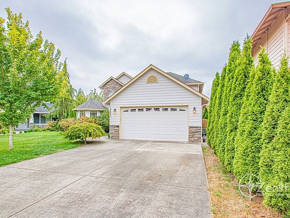 3rd image of 18821 SE Alicia Cir