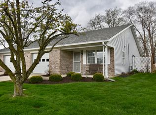 1008 E Apple Lake Dr, Greenfield, IN 46140