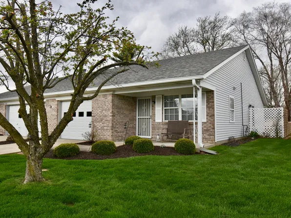 1008 E Apple Lake Dr, Greenfield, IN 46140