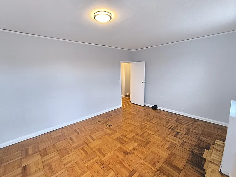 909 Park Ave #421E — Photo 9