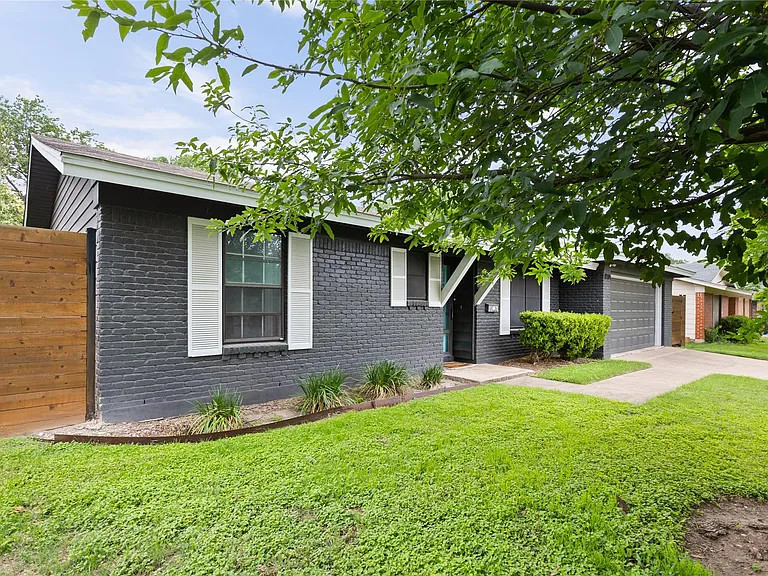 8704 Clarewood Dr — Photo 20