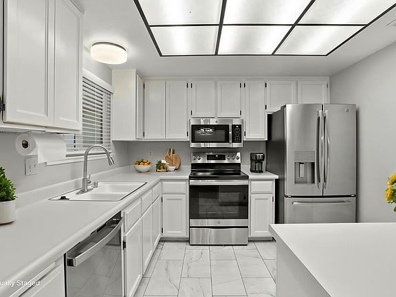 5th image of 2217 Summereve Ct