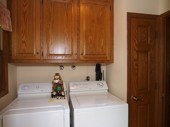 3rd image of 1226 Hawthorn Dr