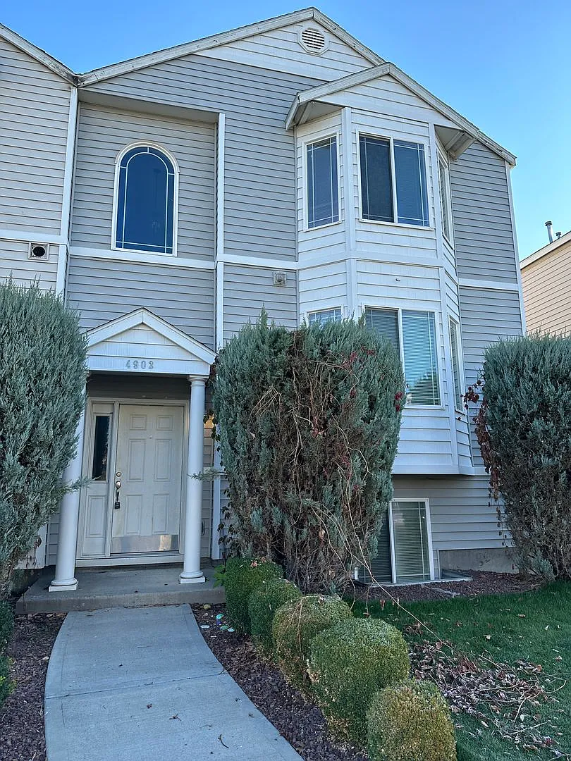 Spacious 2 bed/2.5 bath with bonus room townhome off Road 68 — Photo 1
