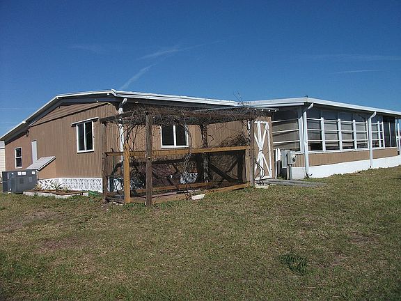 3rd image of 3606 Blue Jay Ln
