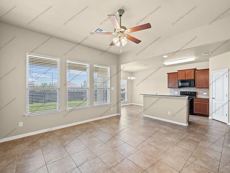 7605 Hickman St — Photo 4