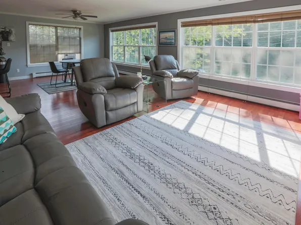 53 Lincolnville Avenue, Belfast, ME 04915