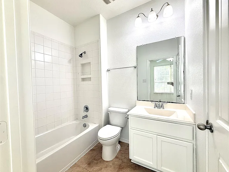 23603 Legano Dr — Photo 21