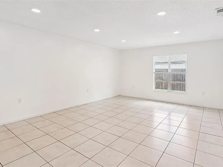 1048 Buccaneer Dr — Photo 5