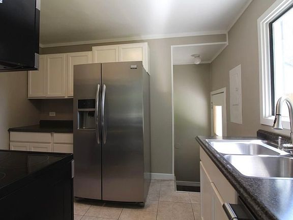 5th image of 1411 Roberdeau St #1411