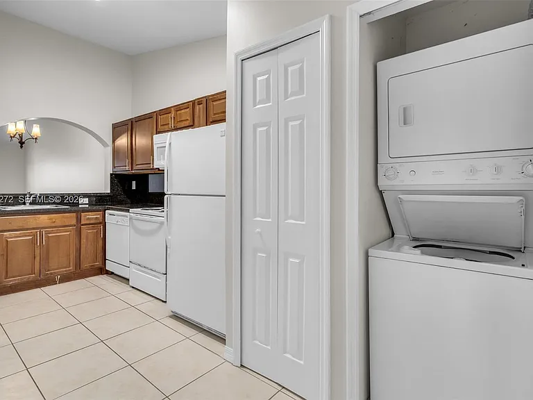 1241 SE 29th St #202-27 — Photo 9
