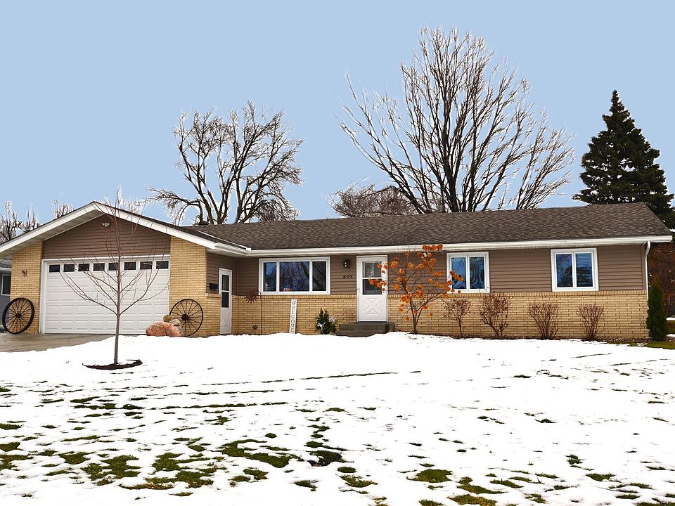 1st image of 803 Hillcrest Dr