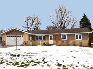 803 Hillcrest Dr, Montgomery, MN 56069