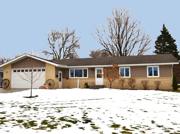 803 Hillcrest Dr, Montgomery, MN 56069