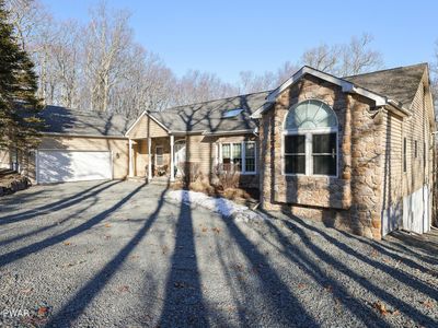 327 Canoebrook Dr, Lords Valley, PA, 18428