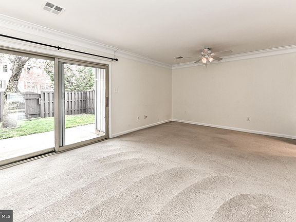 4th image of 1112 Waterford Pl