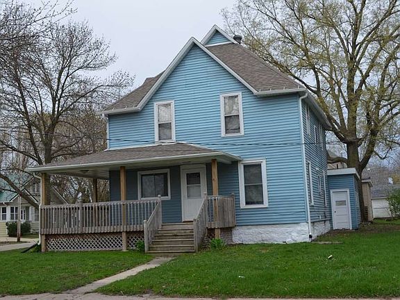 4th image of 102 1st Ave NW