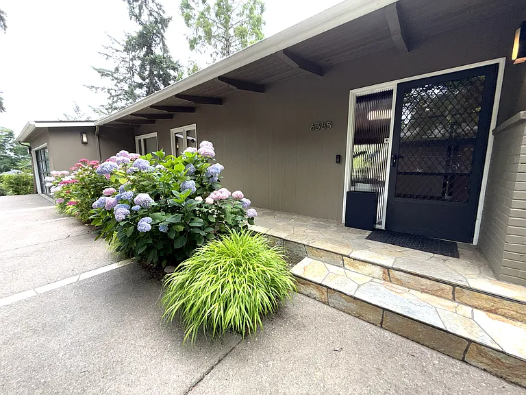 6385 SW Arrow Wood Ln — Photo 2