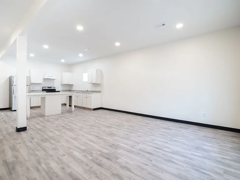 2935 E Maplewood Dr — Photo 3