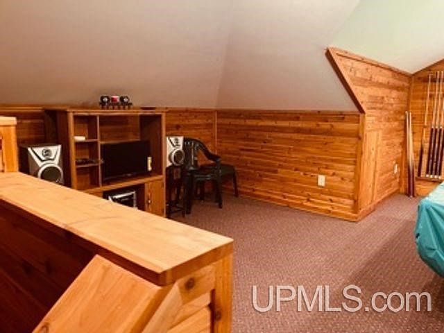 1st image of 121 Pine Point Dr