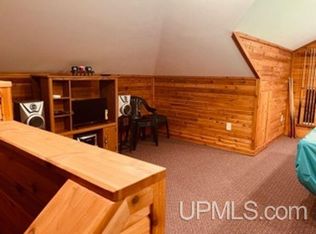 121 Pine Point Dr, Crystal Falls, MI 49920