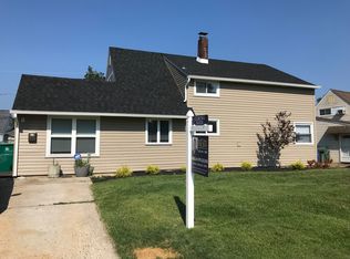 58 Great Oak Rd, Levittown, PA 19057