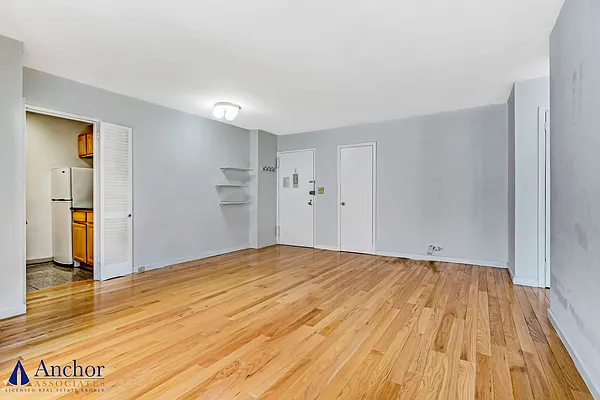 Rented by Anchor Associates | media 18