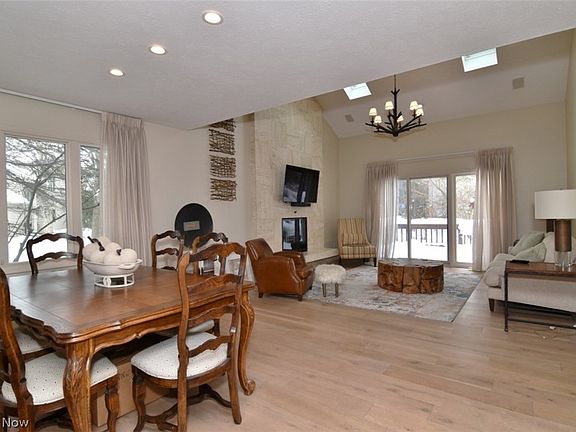 3rd image of 13 Saratoga Ct