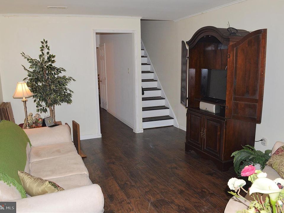 1st image of 61 Park Vallei Ln