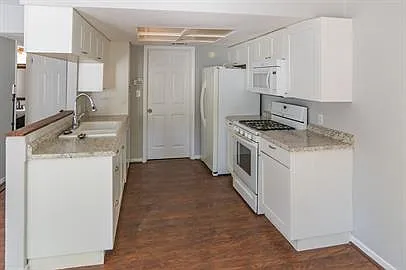 1506 Aquifer Cv #B — Photo 4