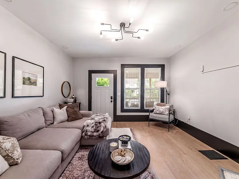 302 E Markison Ave #302 — Photo 5