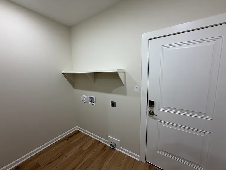 301 NE 2nd St #1 — Photo 17