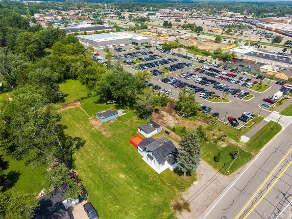 134 W Auburn Rd, Rochester Hills, MI 48307