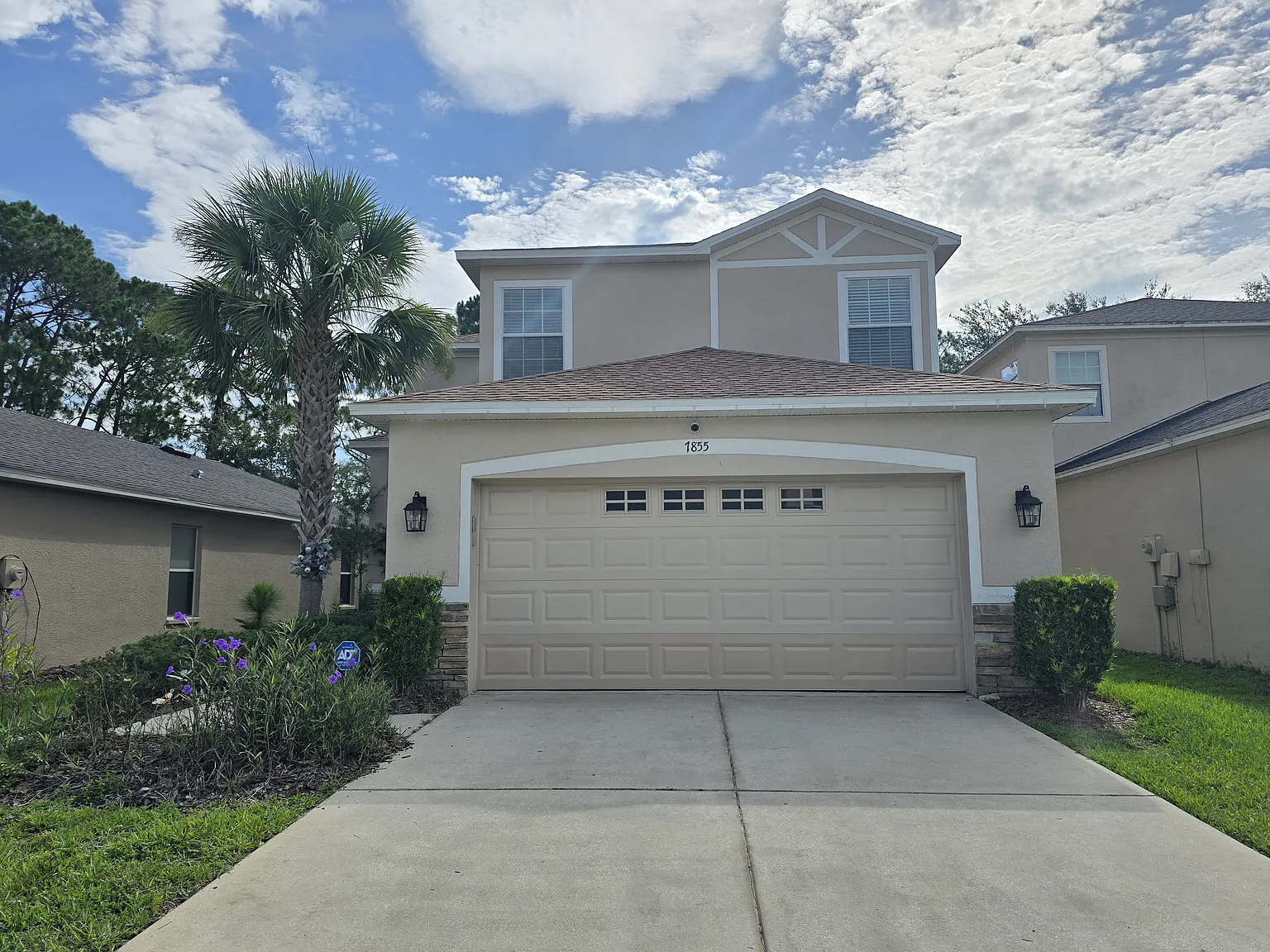4 bed, 2.5 bath, 2466 sqft, $3,200 — Photo 2