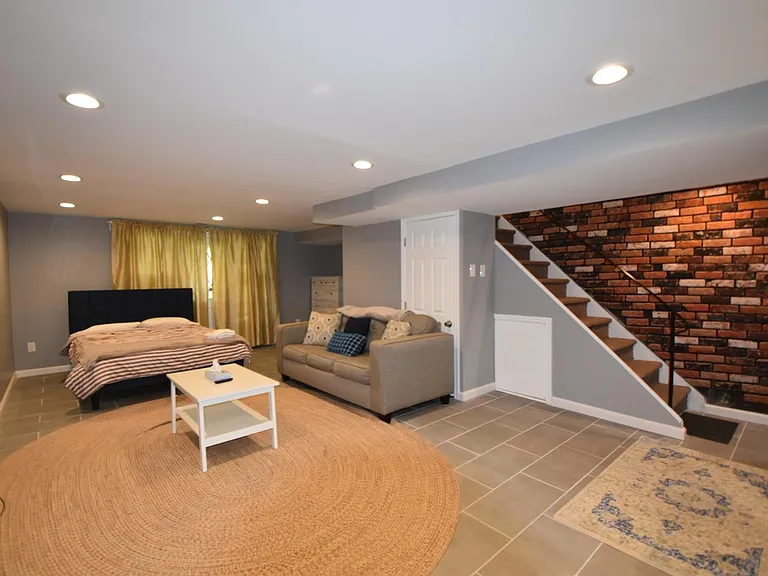 8018 Chelwynde Ave — Photo 22