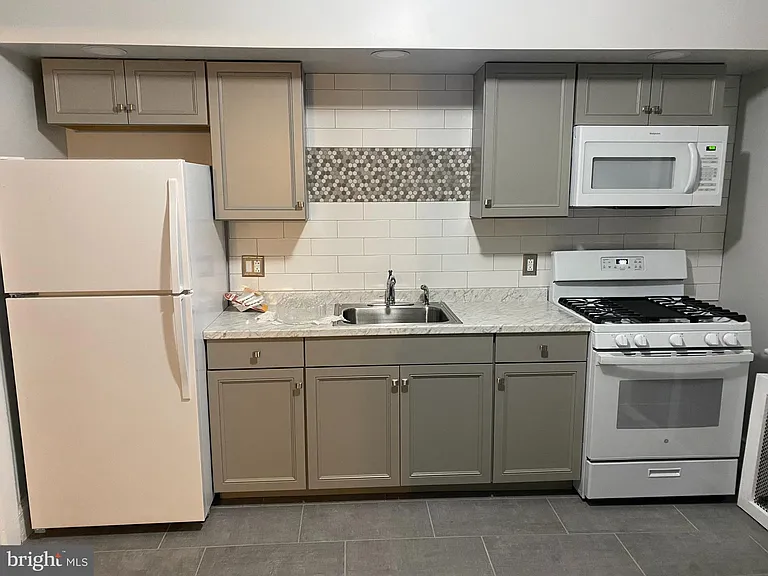 254 N Main St — Photo 7