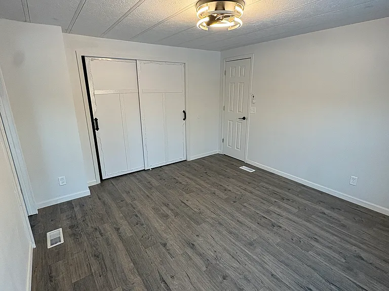 2713 Jefferson Ct — Photo 5