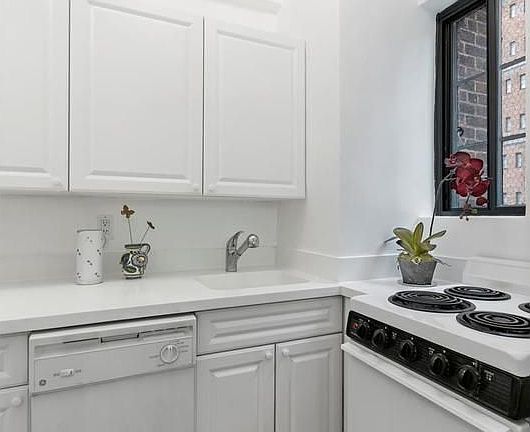 5th image of 320 E 42nd St APT 909