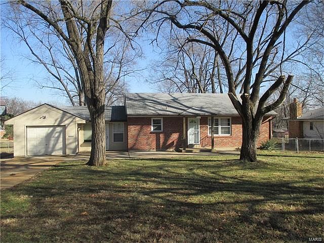 1st image of 415 Utz Ln