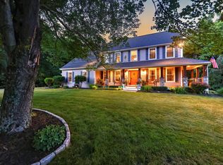 42 Carriage Dr, Bethany, CT 06524