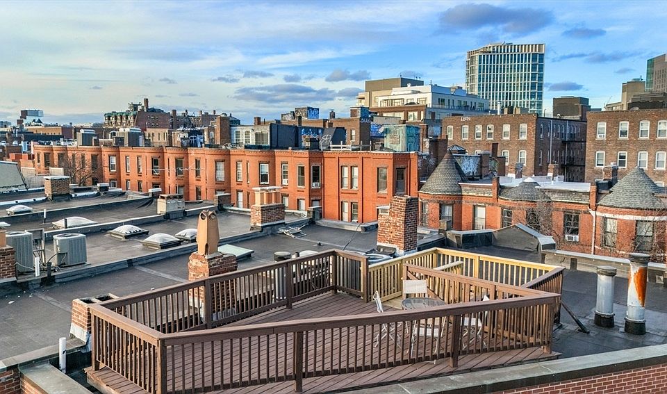 1st image of 4 Symphony Rd APT 4