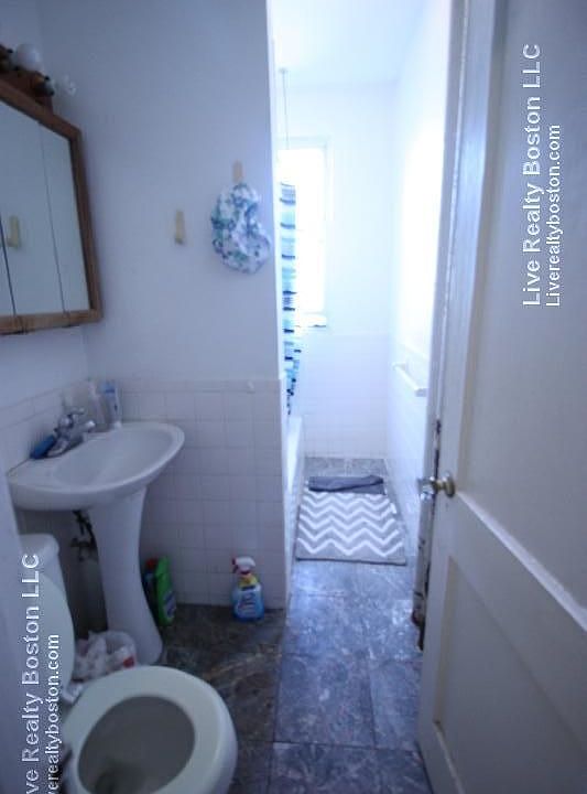 2nd image of 15 Scottfield Rd #16R