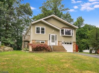 212 Santa Fe Trl, Hopatcong, NJ 07843