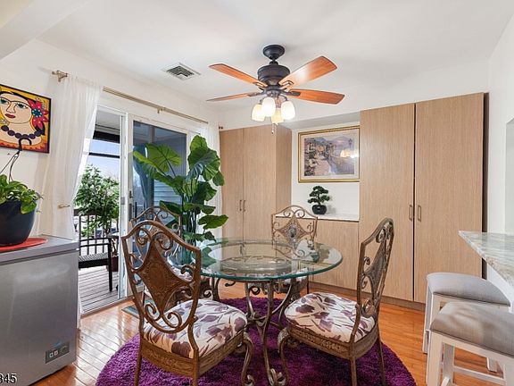 5th image of 15 Boulder Run Rd