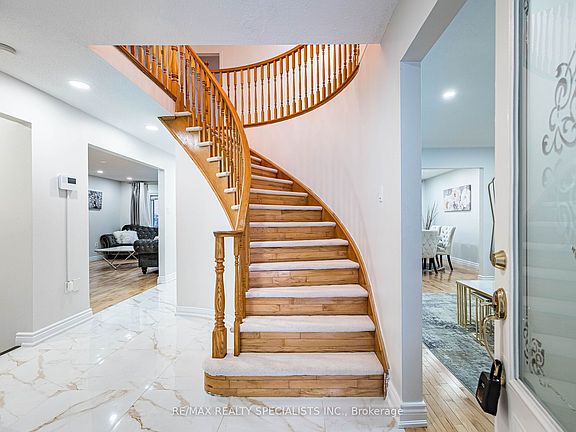 4th image of 2 Robespierre Ct