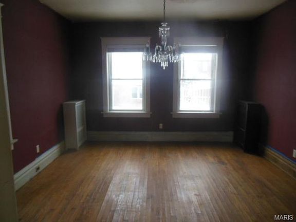 4th image of 4504 Holly Ave